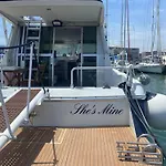 بوتيل She's Mine Yacht