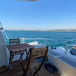 She's Mine Yacht بوتيل *