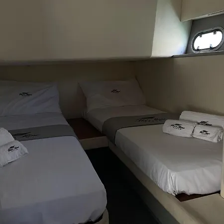 船上ホテル She's Mine Yacht *