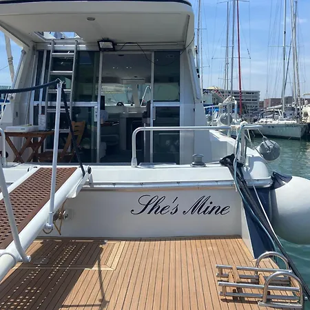 Botel She's Mine Yacht