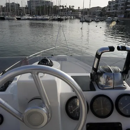 She's Mine Yacht * カターニア