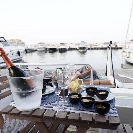 She's Mine Yacht * カターニア