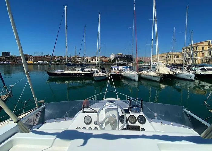 ספינת מלון She's Mine Yacht