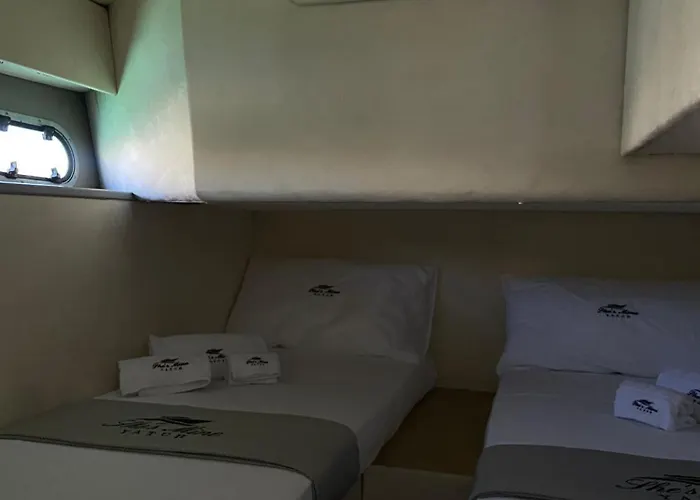 She's Mine Yacht קטאניה