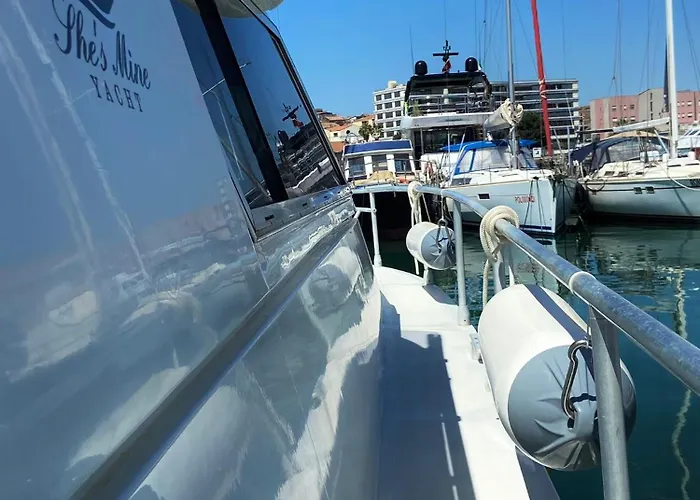 She's Mine Yacht ספינת מלון