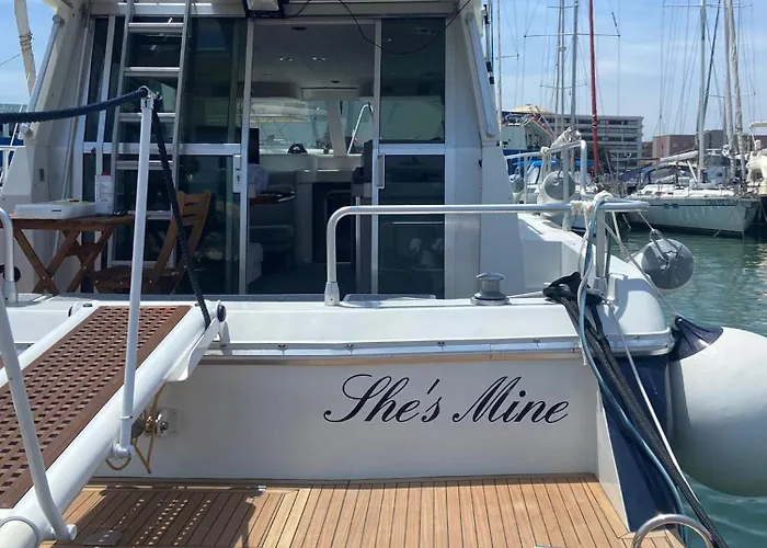 ספינת מלון She's Mine Yacht