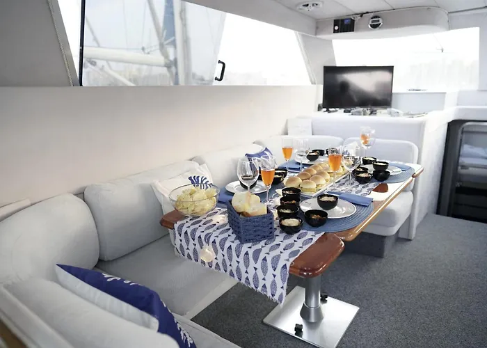 She's Mine Yacht ספינת מלון קטאניה