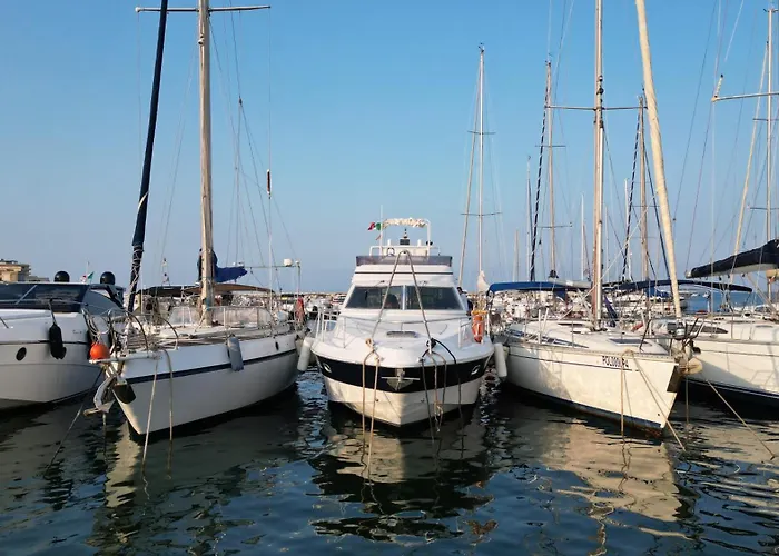 ספינת מלון She's Mine Yacht