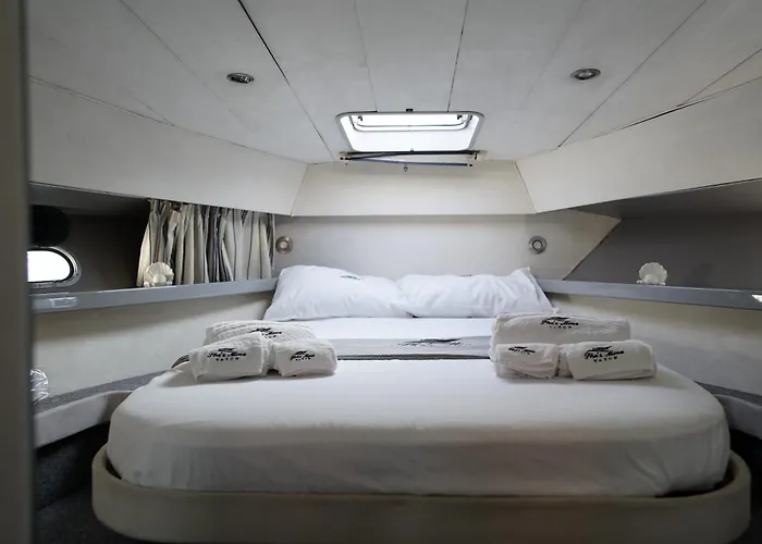 She's Mine Yacht * קטאניה