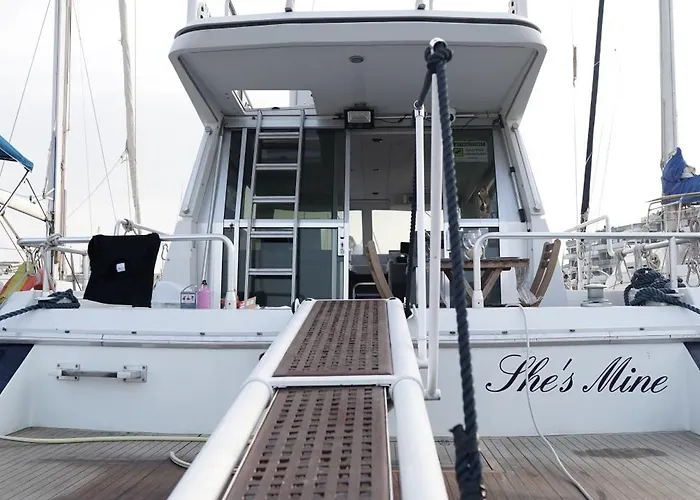 She's Mine Yacht ספינת מלון